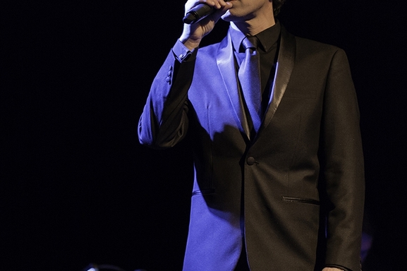 “J’roule, j'déroule, j’enroule”, le nouvel album coloré et enjoué de NAHEL le comédien, chanteur ingénieux