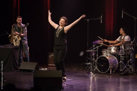 Christine Berrou artiste touche à tout, fait son Stand Up au Point Virgule !