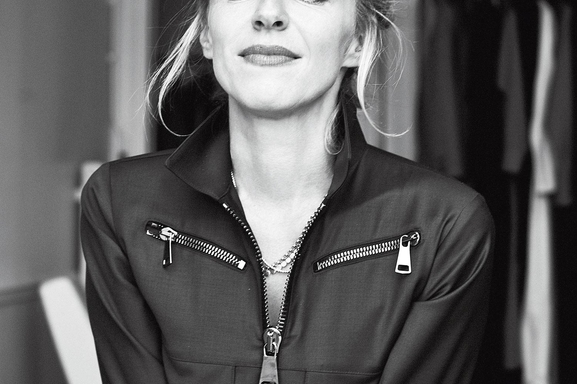 EXCLU : Carolina Ritzler ou Madame C., une créatrice audacieuse qui allie humour et raffinement dans ses collections