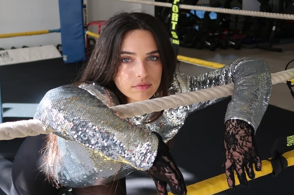 Cardio Drame : Le nouvel album de Philippine, la star montante de la pop