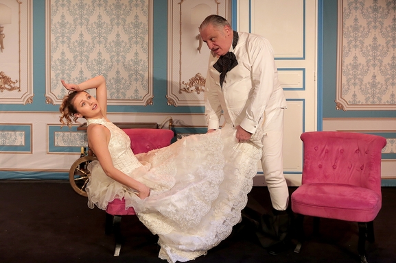 Remportez 2 places pour « Ciel, Ma Belle-Mère ! » au Théâtre Edgar 