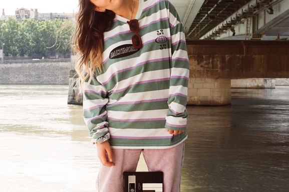 Angie Robba cartonne avec “Quand est-ce que ça s’arrête” un single pop et rock qui compte déjà des milliers de vues sur Youtube.