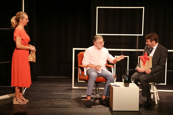 Un cadeau particulier, une pièce tordante signée Didier Caron !