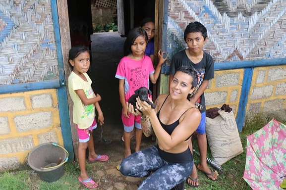 Shanna et Thibault, célèbre couple des Anges, vous offre des cartes cadeaux pour vous habiller tendance