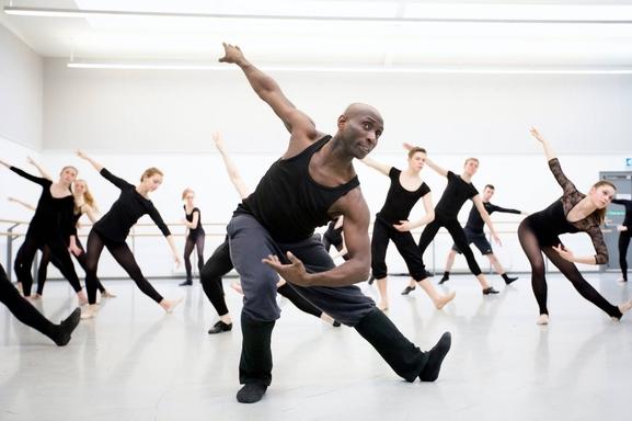 Le Glasgow Dance Project vous offre l'opportunité de pratiquer votre passion à l'étranger: La danse contemporaine ! Étudiez aussi l'anglais. Lancez-vous avec Casting.fr !