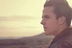 Jérémy Chapron présente son nouveau single Par Hasard, un talent à part...