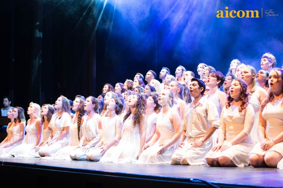 Depuis 2004, l'AICOM forme les artistes pluridisciplinaire, Bruno Berbères, Lara Fabien et tant d'autres sont des intervenants réguliers, casting.fr vous offre un stage unique en son genre et c'est maintenant