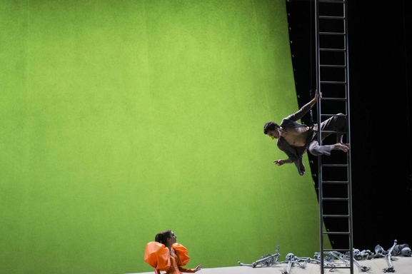 L'Oiseau Vert une comédie classique culte du 18ème siècle écrite par le célèbre Carlo Gozzi, on vous invite au Théâtre de la Porte Saint Martin dès maintenant!