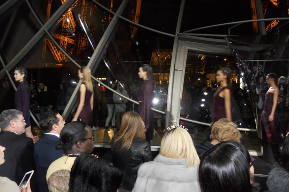 Lumière sur le défilé de Fatima Lopes pour la Fashion Week avec Joey Starr et Lucie Lucas