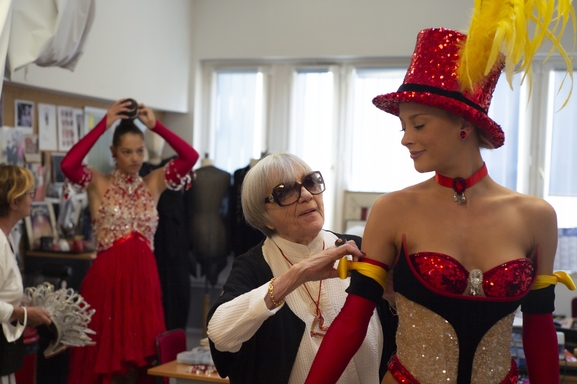 L’incontournable Moulin Rouge rouvre ses portes en septembre 2021. On vous invite dans l'un des cabarets les plus célèbres au monde!