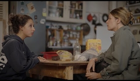 Scène 1 - L'assistante sociale