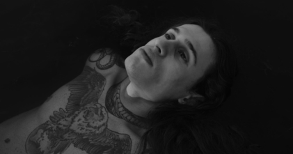 Casting homme entre 25 et 40 ans avec tatouage pour figuration dans clip musical