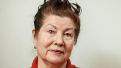 Casting femme sénior de 70 ans et plus pour silhouette dans sketch show Chamouxland 2 de Camille Chamoux