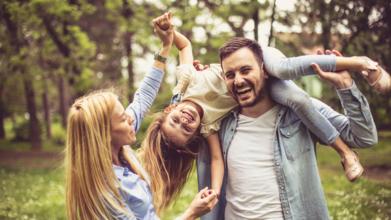 Casting vraie famille avec parents entre 30 et 45 ans et enfant entre 5 et 12 ans pour tournage vidéo et shooting photo