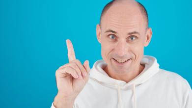 Casting comédien chauve pour doublure image dans série