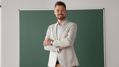 Casting vrais professeurs et surveillants hommes et femmes pour émission tv Retour au pensionnat diffusée sur M6