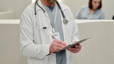 Casting figurant homme et femme avec expérience dans le médical pour film avec Guillaume Canet