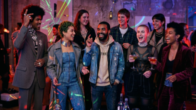 Casting figurant homme et femme entre 18 et 40 ans avec des looks stylés pour une scène en soirée dans un court métrage