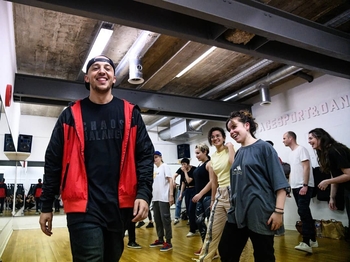 Vous voulez découvrir l'univers de la danse hip-hop? Casting.fr vous offre 4 places pour un workshop endiablé dans l'école Insolite School !