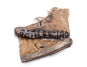 Paris High Top Full Destroyed Sneakers ou la paire de Balenciaga qui affole la toile !