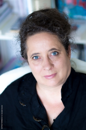 À la rencontre de Sophie Tonneau, comédienne et auteure de la pièce "Je serai toujours là pour te tuer"