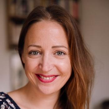 Reconvertie depuis peu, ElodieCaron est aujourd'hui comédienne voix off. Les marques Garnier, Castorama ou encore Contrex lui ont fait confiance. Comment devient-on comédienne voix-off ? Elle nous explique. 