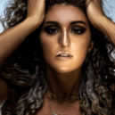 Devenir chanteuse et parolière, notre artiste VIP Sendaboutella l'a fait : elle nous raconte comment.  