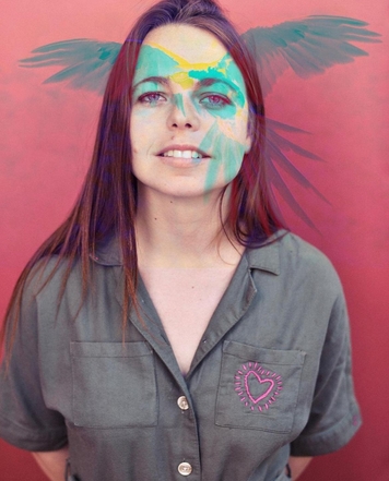 Sibille Claire, jeune metteuse en scène et comédienne, nous a confié les secrets d'un spectacle jeune public !