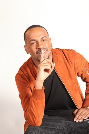 Ayant connu un immense succès avec notamment son titre « Celui » sorti en 2011, notre artiste VIP Colonelreyel se confie sur sa carrière, il revient sur ses débuts et parle sans tabous des coulisses de l'industrie musicale. 