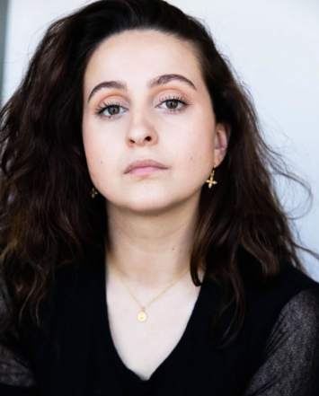 “Il y aura forcément des portes qui vont s'ouvrir avec le temps, et il faut faire confiance au temps” : Le témoignage de Louise, comédienne membre VIP de Casting.fr