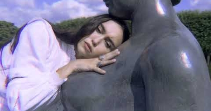 LARA LAQUIZ - La Dame De Cœur